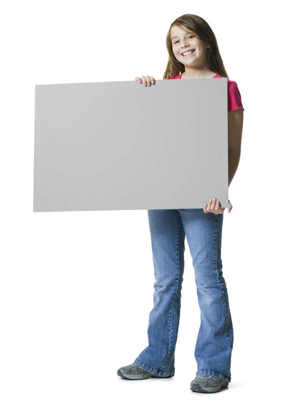 西方人,儿童,一个人,站,笑,微笑,露齿笑,竖图,室内,白天,白色背景,正面,纯洁,指示牌,欧洲,欧洲人,仅一个女性,仅一个人,握,服装,裤子,标志,广告牌,注视,牛仔裤,休闲装,标识,小孩,衣服,灰色,观察,看,站着,仅一个小孩,休闲,休闲服,可爱,童年,童趣,握着,摄影,服饰,影棚,观看,察看,关注,童真,烂漫,无邪,天真,女孩,女人,女性,白种人,孩子,站立,彩图,全身,影棚拍摄,拍摄,女生