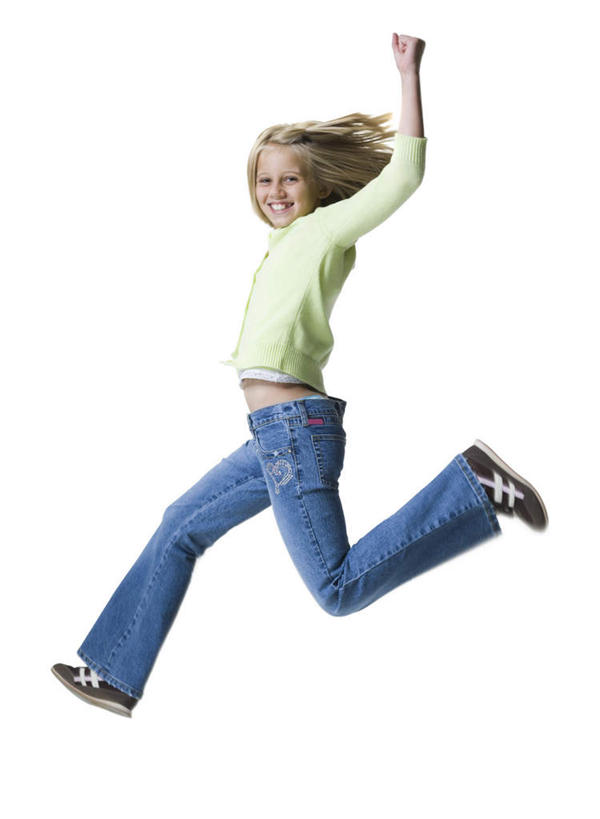 西方人,儿童,一个人,跳,举,笑,微笑,露齿笑,竖图,室内,白天,白色背景,侧面,纯洁,欧洲,欧洲人,仅一个女性,仅一个人,服装,注视,休闲装,小孩,衣服,观察,看,托,仅一个小孩,休闲,休闲服,可爱,童年,童趣,摄影,服饰,影棚,观看,察看,关注,童真,烂漫,无邪,天真,女孩,女人,女性,白种人,孩子,举起,举手,举着,跳跃,向上举,向上伸,向上托,彩图,全身,影棚拍摄,拍摄,女生