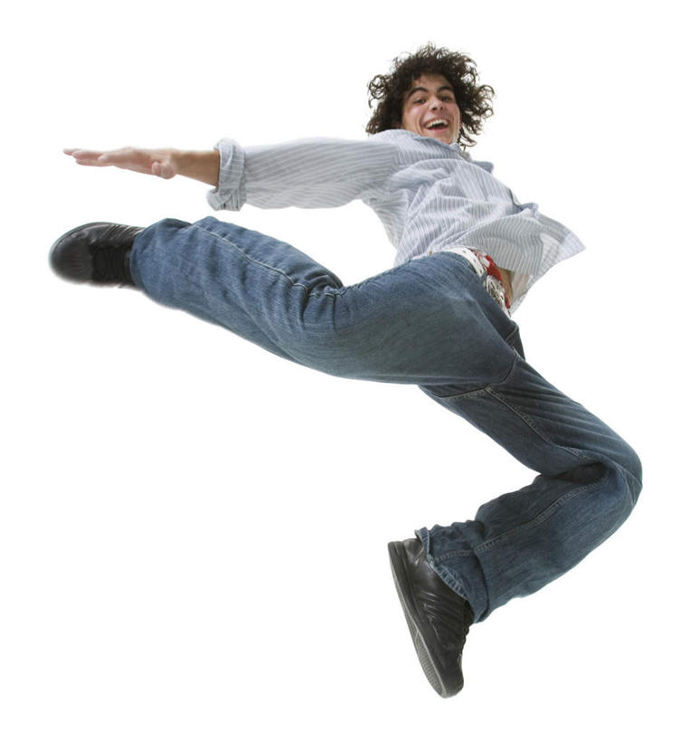 西方人,一个人,跳,举,笑,微笑,露齿笑,竖图,室内,白天,白色背景,仰视,运动鞋,鞋子,欧洲,欧洲人,仅一个男性,仅一个人,服装,裤子,注视,牛仔裤,休闲装,仅一个年轻男性,衣服,观察,看,托,休闲,休闲服,摄影,服饰,影棚,观看,张开双腿,休闲鞋,察看,关注,展开双腿,男人,男性,年轻男性,白种人,举起,举手,举着,跳跃,向上举,向上伸,向上托,彩图,低角度拍摄,全身,影棚拍摄,拍摄,伸展双腿