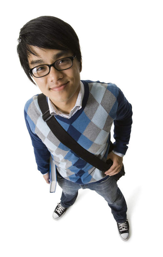 东方人,一个人,站,笑,微笑,竖图,俯视,室内,白天,白色背景,毛衣,亚洲,仅一个男性,仅一个人,一副,服装,眼镜,注视,休闲装,黄种人,仅一个年轻男性,衣服,观察,看,站着,休闲,休闲服,摄影,服饰,影棚,观看,察看,关注,线衫,近视眼镜,男人,男性,年轻男性,亚洲人,抬头,仰头,站立,彩图,高角度拍摄,全身,影棚拍摄,绒衣,套衫,套头毛衣,线衣,拍摄