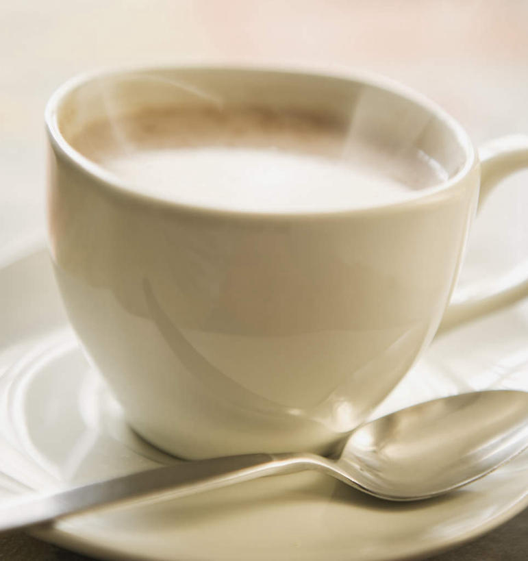 无人,竖图,俯视,室内,特写,白天,幸福,雾,餐桌,茶,桌子,杯子,餐具,金属制品,阴影,沸腾,朦胧,模糊,反射,金属,蒸汽,瓷器,碟子,盘,影子,勺子,茶叶,咖啡杯,陶瓷制品,水蒸气,一杯,娱乐,一个,白色,盘子,调羹,碟,汤匙,享受,休闲,温馨,放松,乐趣,单个,餐台,提神,舒适,瓷杯,醒脑,蒸发,彩图,高角度拍摄