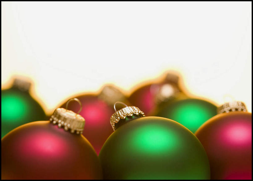 无人,横图,室内,特写,白天,白色背景,正面,静物,圣诞节,一堆,许多,阴影,堆叠,堆积,节日,朦胧,模糊,庆祝,装饰,反射,挂饰,丝绸,丝带,影子,缎带,圣诞球,文化,绸带,球,红色,绿色,庆典,球体,摄影,影棚,纪念,堆,华丽,修饰,点缀,衬托,美观,雅致,雅观,彩图,影棚拍摄,拍摄