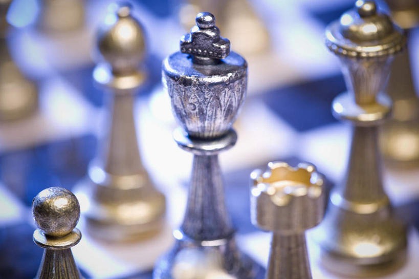 无人,横图,俯视,室内,特写,白天,游戏,快乐,比赛,竞争,静物,一排,许多,阴影,蓝色背景,朦胧,模糊,整齐,反射,方格,格子,影子,玩,娱乐,排列,象棋,休闲,棋盘,国际象棋,益智,摄影,影棚,活动,队列,发泄,消遣,智力,宣泄,玩耍,嬉戏,彩图,高角度拍摄,影棚拍摄,拍摄