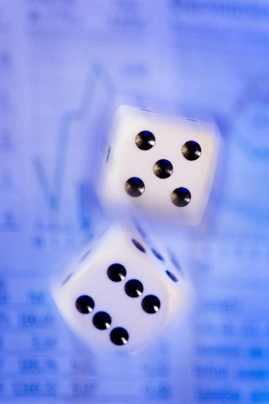 无人,竖图,室内,特写,白天,正面,游戏,阅读,赌博,贪欲,竞争,数据,静物,报纸,玩具,学习,阴影,朦胧,模糊,反射,分析,曲线,骰子,图表,影子,表格,玩,娱乐,刺激,两个,看,休闲,浏览,K线图,活动,统计,折线,发泄,消遣,智力,指标,赌具,销售,目标,业绩,折线图,色子,投机,侥幸,欲望,投子,宣泄,K线,蜡烛图,玩耍,嬉戏,彩图,胜负,输赢