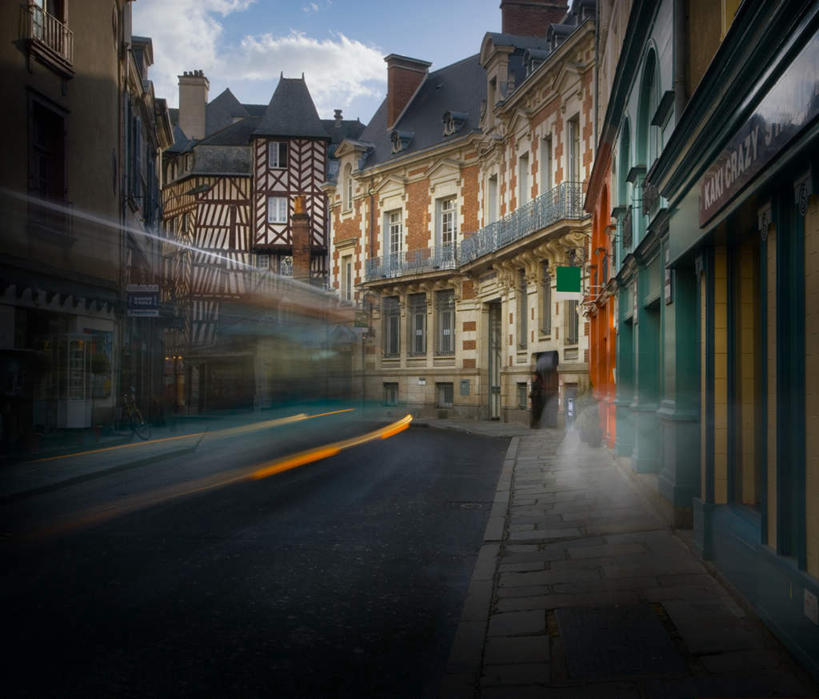 无人,家,横图,室外,白天,正面,度假,美景,窗户,城市风光,城市,道路,路,公路,公共汽车,照明,法国,欧洲,一辆,一排,许多,阴影,朦胧,模糊,整齐,光线,影子,房屋,屋子,景观,云,云朵,灯光,巴士,公交车,交通,云彩,娱乐,楼房,玻璃窗,住宅,车,灯,排列,蓝色,白云,蓝天,天空,阳光,交通工具,天,享受,休闲,景色,放松,晴朗,照亮,照明设备,布列塔尼,队列,载具,法兰西共和国,法兰西第五共和国,布列塔尼地区,阿摩尔滨海省,晴空,马路,彩图,房子