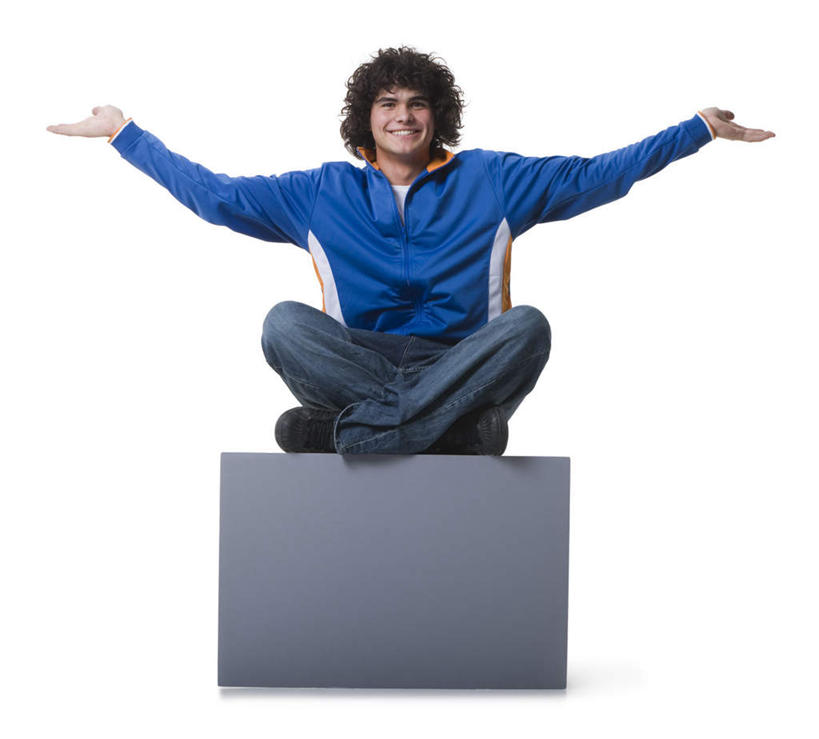 西方人,一个人,坐,伸展双臂,笑,盘腿,微笑,露齿笑,横图,室内,白天,白色背景,正面,指示牌,欧洲,欧洲人,仅一个男性,仅一个人,服装,裤子,标志,广告牌,注视,牛仔裤,休闲装,标识,仅一个年轻男性,衣服,观察,看,休闲,休闲服,摄影,服饰,影棚,观看,察看,关注,男人,男性,年轻男性,白种人,敞开双臂,盘腿而坐,盘膝,盘着腿的,盘着腿坐,伸开双臂,双腿交叉,展开双肩,张开手臂,张开双臂,坐着,彩图,全身,影棚拍摄,拍摄