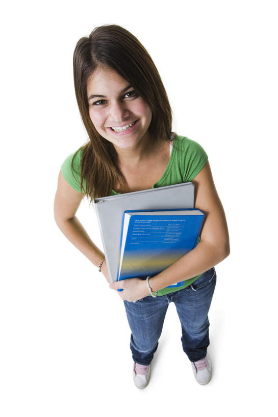 西方人,一个人,站,笑,双手交叉,微笑,露齿笑,竖图,俯视,室内,白天,白色背景,书籍,欧洲,欧洲人,仅一个年轻女性,仅一个女性,仅一个人,一本,服装,裤子,注视,牛仔裤,休闲装,衣服,观察,看,站着,休闲,休闲服,摄影,服饰,影棚,观看,察看,双手抱胸,关注,年轻女性,女人,女性,白种人,书,图书,抬头,仰头,站立,彩图,高角度拍摄,全身,影棚拍摄,拍摄