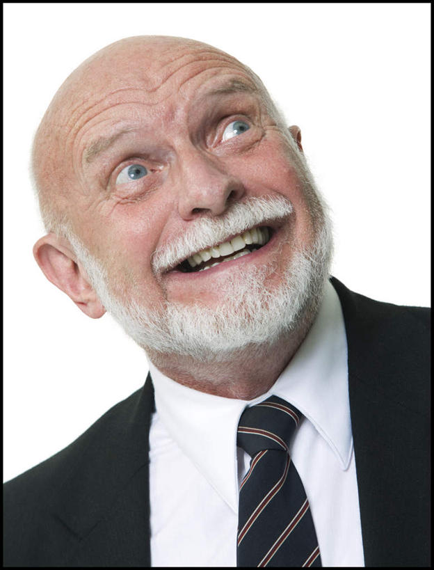 西方人,脸,头,脸颊,胡须,秃头,一个人,商务人士,商务男性,笑,微笑,露齿笑,竖图,室内,特写,白天,白色背景,正面,衬衫,欧洲,欧洲人,仅一个男性,仅一个人,套装,领带,注视,肩膀,观察,看,仅一个老年男性,摄影,影棚,观看,察看,象征,庄重,关注,商务装,身份,工薪阶层,正式,地位,老年男性,男人,男性,白种人,头部,光头,胡子,络腮胡,无发,脸部,脸蛋,面部,白领,上班族,半身,彩图,影棚拍摄,衬衣,拍摄