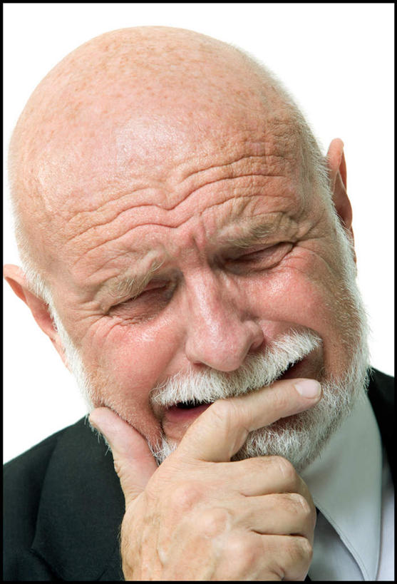 西方人,脸,头,脸颊,手,胡须,秃头,一个人,商务人士,商务男性,闭眼,摸,哭,竖图,室内,特写,白天,白色背景,正面,衬衫,欧洲,欧洲人,仅一个男性,仅一个人,抚摸,套装,领带,肩膀,仅一个老年男性,手部,眼泪,摄影,影棚,单手,象征,庄重,泪水,商务装,身份,工薪阶层,正式,地位,老年男性,男人,男性,白种人,头部,光头,胡子,络腮胡,无发,脸部,脸蛋,面部,白领,上班族,闭眼睛,闭着眼,闭着眼睛,触摸,接触,半身,彩图,影棚拍摄,衬衣,哭泣,哭啼,拍摄