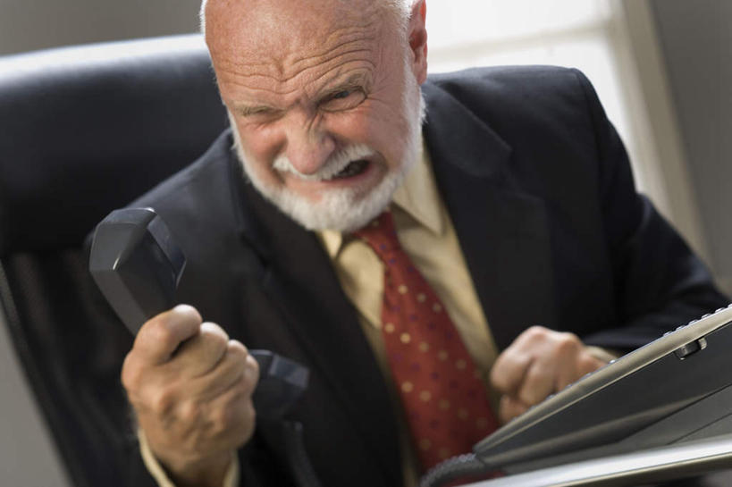 西方人,手,一个人,商务人士,商务男性,办公室,坐,打电话,捏,横图,室内,白天,正面,衬衫,窗户,家具,桌子,电话,椅子,欧洲,欧洲人,仅一个男性,仅一个人,握,用力,套装,材料,档案,文件,办公桌,墙,领带,捏着,注视,通讯设备,玻璃窗,墙壁,墙面,白色,黑色,话筒,会议椅,资料,观察,看,仅一个老年男性,手部,电话线,握着,观看,单手,办公椅,察看,固定电话,象征,庄重,关注,文档,使劲,商务装,身份,工薪阶层,办公家具,正式,地位,商务椅,培训椅,交流,老年男性,男人,男性,白种人,白领,上班族,电话机,沟通,通话,坐着,半身,彩图,衬衣