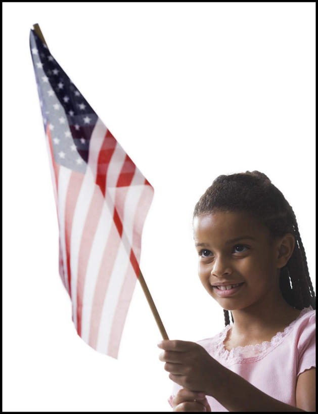 西方人,儿童,一个人,站,笑,微笑,露齿笑,竖图,室内,白天,白色背景,正面,纯洁,旗帜,国旗,欧洲,非洲,黑人,欧洲人,仅一个女性,仅一个人,握,阴影,服装,反射,影子,注视,休闲装,小孩,衣服,观察,看,站着,仅一个小孩,休闲,休闲服,可爱,童年,童趣,握着,美国国旗,摄影,服饰,影棚,观看,察看,挥动,挥舞,关注,童真,烂漫,无邪,天真,女孩,女人,女性,非洲人,孩子,旗,站立,半身,彩图,影棚拍摄,拍摄,女生