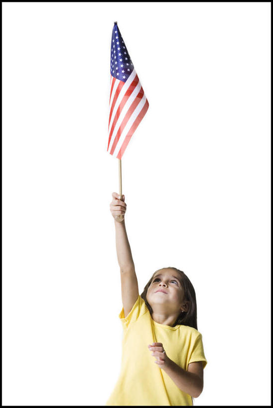 西方人,儿童,一个人,站,举,竖图,室内,白天,白色背景,正面,纯洁,旗帜,国旗,欧洲,欧洲人,仅一个女性,仅一个人,服装,注视,休闲装,一个,小孩,衣服,黄色,观察,看,托,站着,仅一个小孩,休闲,休闲服,可爱,童年,童趣,美国国旗,摄影,服饰,影棚,单个,观看,察看,关注,童真,烂漫,无邪,天真,女孩,女人,女性,白种人,孩子,旗,举起,举手,举着,抬头,向上举,向上伸,向上托,仰头,站立,半身,彩图,影棚拍摄,拍摄,女生