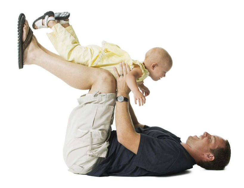 西方人,儿童,两个人,家庭,父亲,女儿,躺,抱,笑,微笑,露齿笑,横图,室内,白天,白色背景,侧面,凉鞋,纯洁,鞋子,欧洲,欧洲人,服装,时间,时钟,手表,计时,注视,休闲装,小孩,衣服,钟表,观察,看,休闲,温暖,温馨,父女,一家人,休闲服,表,父爱,可爱,童年,童趣,摄影,服饰,影棚,抱着,观看,腕表,和睦,察看,搂着,关注,童真,烂漫,无邪,卧着,天真,男人,男性,年轻男性,女孩,白种人,孩子,年轻人,钟,搂,搂抱,躺着,卧,彩图,全身,影棚拍摄,夹趾拖鞋,人字拖,人字拖鞋,拍摄,融洽,女生