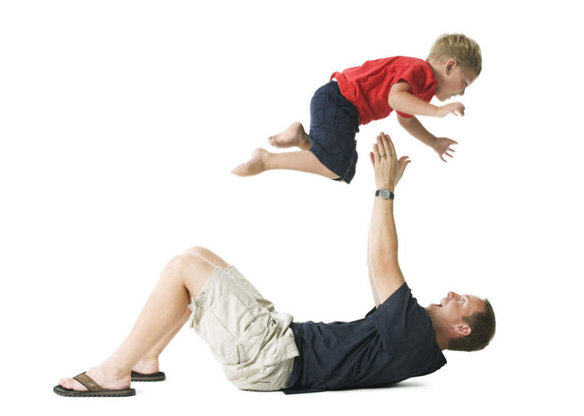 西方人,儿童,两个人,家庭,父亲,女儿,躺,横图,室内,白天,白色背景,侧面,凉鞋,纯洁,鞋子,欧洲,欧洲人,服装,时间,时钟,手表,计时,休闲装,相视,小孩,衣服,钟表,休闲,温暖,温馨,父女,一家人,面对面,休闲服,表,父爱,可爱,童年,童趣,摄影,服饰,影棚,对视,腕表,和睦,互视,相对,童真,烂漫,无邪,相看,卧着,天真,男人,男性,年轻男性,女孩,白种人,孩子,年轻人,钟,抛,扔,躺着,卧,彩图,全身,影棚拍摄,夹趾拖鞋,人字拖,人字拖鞋,拍摄,融洽,女生