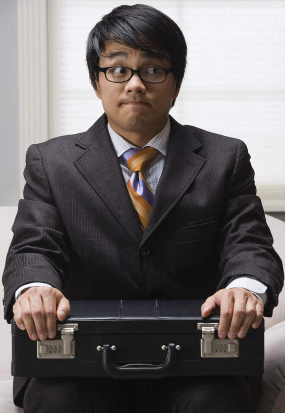 东方人,一个人,商务人士,商务男性,坐,竖图,室内,白天,正面,衬衫,窗户,沙发,亚洲,仅一个男性,仅一个人,一副,套装,包,皮包,眼镜,墙,领带,注视,黄种人,玻璃窗,墙壁,墙面,仅一个年轻男性,一个,观察,看,搭,单个,观看,抿嘴,单肩包,察看,象征,庄重,搭着,关注,商务装,身份,近视眼镜,布艺沙发,工薪阶层,正式,地位,男人,男性,年轻男性,亚洲人,白领,上班族,坐着,半身,彩图,衬衣