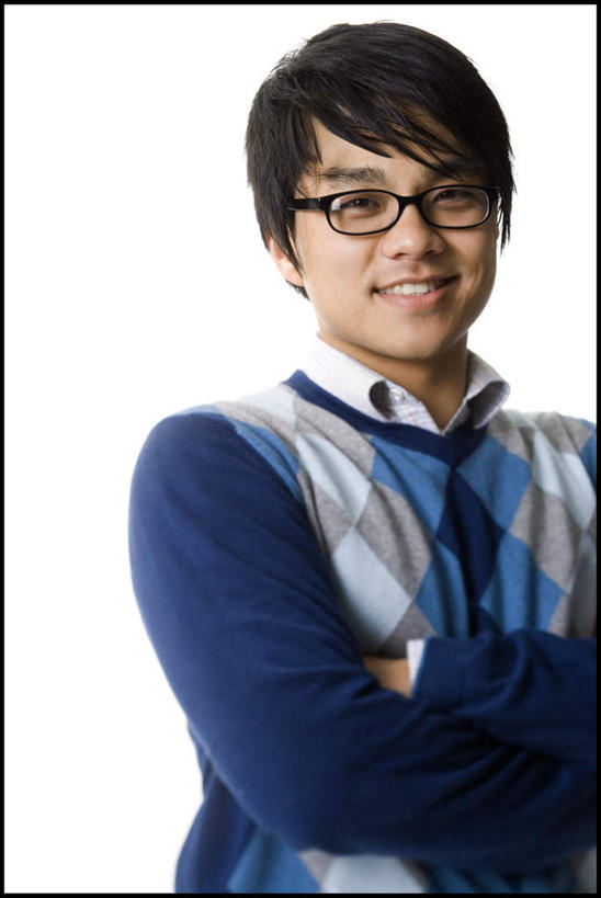 东方人,一个人,学生,站,笑,双手交叉,微笑,露齿笑,竖图,室内,白天,白色背景,正面,毛衣,衬衫,亚洲,仅一个男性,仅一个人,一副,服装,眼镜,注视,休闲装,黄种人,仅一个年轻男性,衣服,观察,看,站着,休闲,休闲服,摄影,服饰,影棚,观看,察看,双手抱胸,关注,线衫,近视眼镜,男人,男性,年轻男性,亚洲人,站立,半身,彩图,影棚拍摄,衬衣,绒衣,套衫,套头毛衣,线衣,拍摄