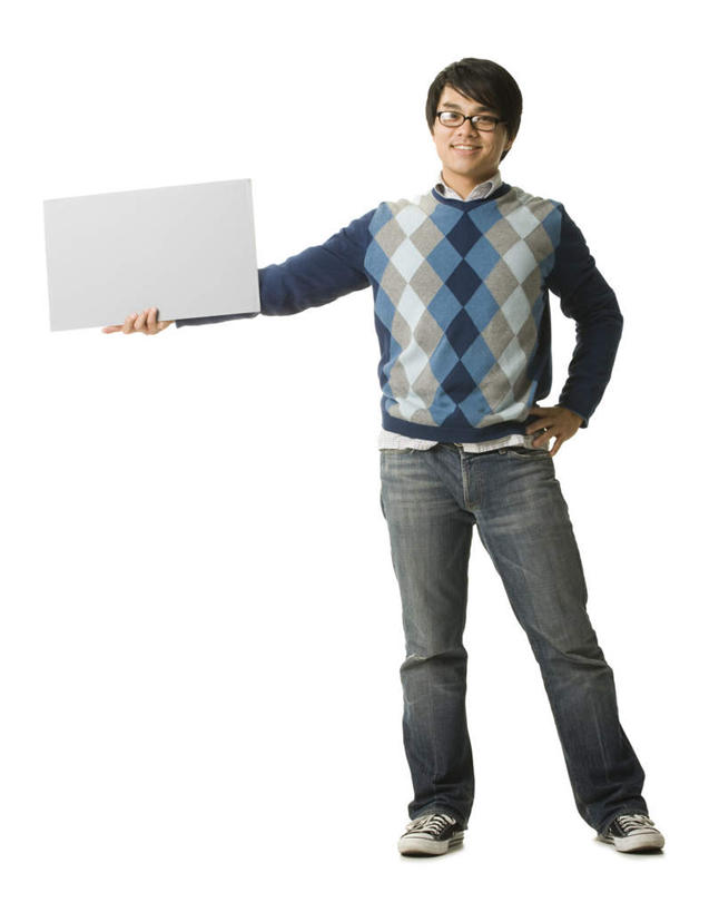 东方人,一个人,学生,站,笑,微笑,露齿笑,竖图,室内,白天,白色背景,正面,毛衣,衬衫,指示牌,亚洲,仅一个男性,仅一个人,一副,握,服装,标志,广告牌,眼镜,注视,休闲装,黄种人,标识,手叉腰,仅一个年轻男性,衣服,叉腰,观察,看,站着,休闲,休闲服,握着,摄影,服饰,影棚,观看,察看,关注,线衫,近视眼镜,男人,男性,年轻男性,亚洲人,站立,彩图,全身,影棚拍摄,衬衣,绒衣,套衫,套头毛衣,线衣,拍摄