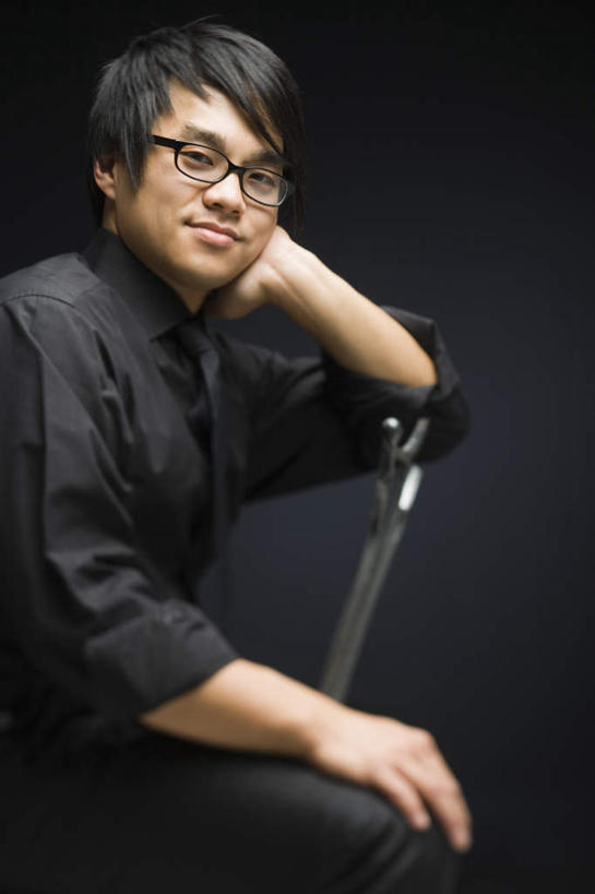 东方人,一个人,商务人士,商务男性,坐,竖图,室内,白天,侧面,衬衫,椅子,亚洲,仅一个男性,仅一个人,一把,一副,撑,黑色背景,套装,眼镜,领带,扭头,托腮,注视,黄种人,仅一个年轻男性,黑色,观察,看,托,转头,摄影,影棚,观看,察看,撑着,象征,庄重,关注,托下巴,商务装,身份,近视眼镜,工薪阶层,正式,地位,男人,男性,年轻男性,亚洲人,白领,上班族,坐着,半身,彩图,影棚拍摄,衬衣,拍摄