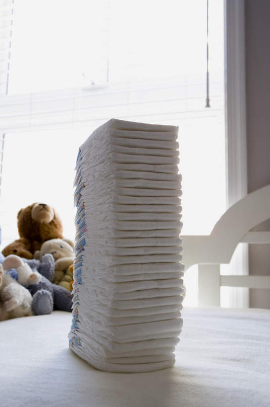 无人,竖图,室内,白天,正面,游戏,安全,窗户,床,熊,玩具,一堆,许多,阴影,堆叠,堆积,反射,玩偶,影子,墙,泰迪熊,玩,娱乐,尿布,纸尿裤,尿不湿,玻璃窗,墙壁,墙面,玩具熊,休闲,舒服,益智,毛绒玩具,单人床,婴儿用品,婴儿床,堆,保护,安慰,舒适,纸尿布,发泄,消遣,纸尿片,宣泄,罗斯福熊,玩耍,嬉戏,彩图