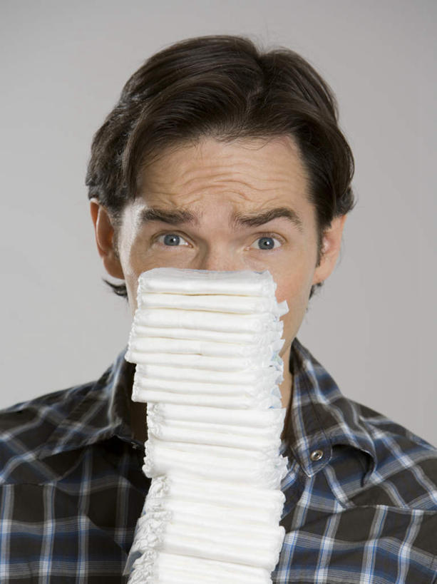 西方人,脸,头,脸颊,头发,一个人,站,竖图,室内,特写,白天,正面,衬衫,欧洲,欧洲人,仅一个男性,仅一个人,仅一个中年男性,一堆,许多,堆叠,堆积,灰色背景,服装,方格,格子,注视,休闲装,尿布,纸尿裤,尿不湿,肩膀,衣服,白色,黑色,观察,看,站着,休闲,休闲服,遮,遮掩,摄影,服饰,影棚,观看,堆,察看,掩盖,遮挡,纸尿布,关注,遮盖,纸尿片,掩饰,男人,男性,中年男性,白种人,头部,直发,脸部,脸蛋,面部,站立,半身,彩图,影棚拍摄,衬衣,拍摄,短发