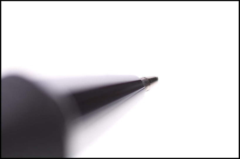 无人,横图,室内,特写,白天,白色背景,正面,静物,阴影,朦胧,模糊,反射,笔,影子,办公用品,水笔,文具,学习用品,摄影,影棚,文具用品,一支,彩图,影棚拍摄,拍摄