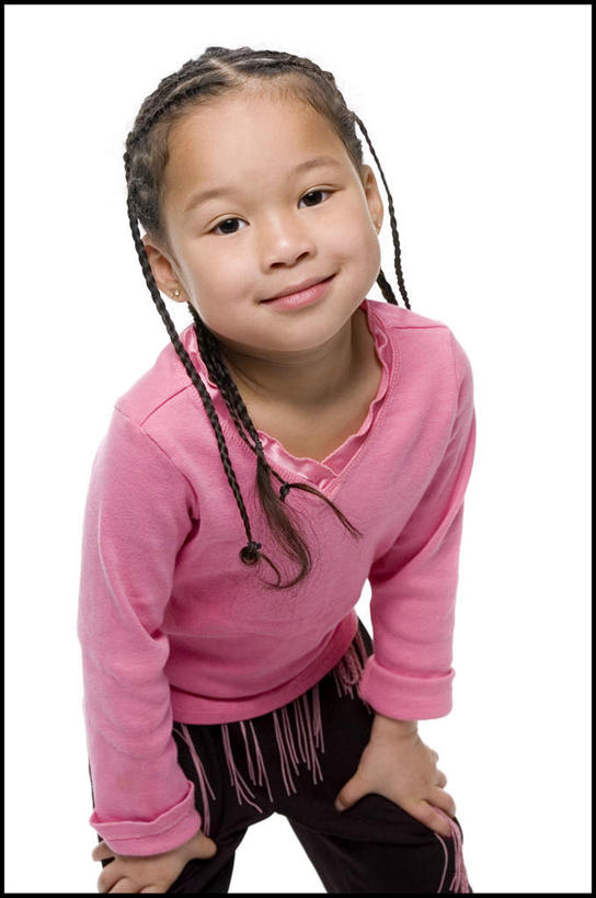 东方人,儿童,一个人,站,竖图,室内,白天,白色背景,正面,纯洁,亚洲,仅一个女性,仅一个人,弯腰,服装,注视,休闲装,黄种人,小孩,衣服,粉色,观察,看,站着,仅一个小孩,休闲,休闲服,可爱,童年,童趣,摄影,服饰,影棚,观看,察看,关注,童真,烂漫,无邪,弯身,天真,女孩,女人,女性,亚洲人,孩子,站立,半身,彩图,影棚拍摄,拍摄,女生