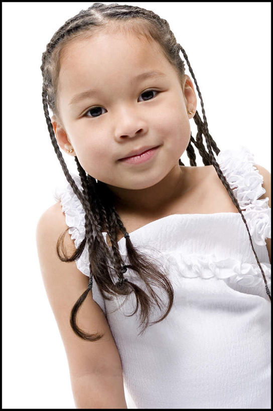 东方人,儿童,一个人,笑,微笑,竖图,室内,白天,白色背景,正面,纯洁,亚洲,仅一个女性,仅一个人,服装,注视,休闲装,黄种人,小孩,衣服,白色,观察,看,仅一个小孩,休闲,休闲服,可爱,童年,童趣,摄影,服饰,影棚,观看,察看,关注,童真,烂漫,无邪,天真,女孩,女人,女性,亚洲人,孩子,半身,彩图,影棚拍摄,拍摄,女生