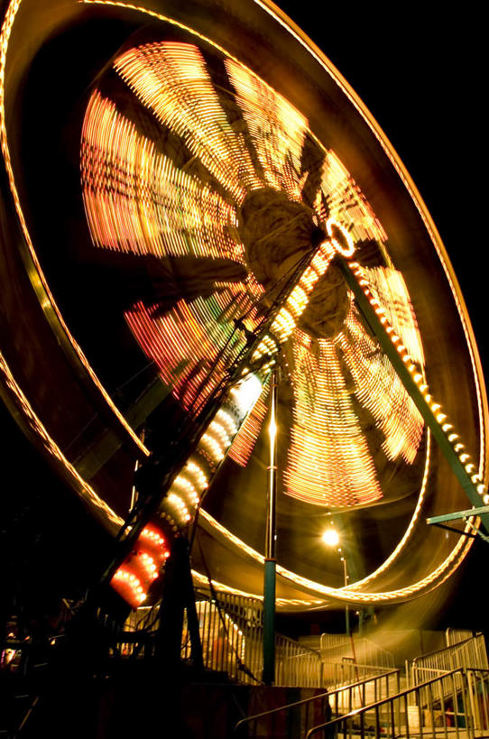 无人,游乐园,竖图,室外,夜晚,仰视,度假,游戏,美景,城市风光,城市,游乐场,阴影,朦胧,模糊,光线,影子,景观,摩天轮,灯光,玩,娱乐,享受,休闲,景色,放松,游乐设施,活动,发泄,消遣,智力,费里斯大转轮,宣泄,乐园,游艺设施,玩耍,嬉戏,彩图,低角度拍摄