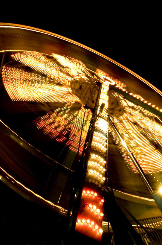 无人,游乐园,竖图,室外,夜晚,仰视,度假,游戏,美景,城市风光,城市,游乐场,阴影,朦胧,模糊,光线,影子,景观,摩天轮,灯光,玩,娱乐,享受,休闲,景色,放松,游乐设施,活动,发泄,消遣,智力,费里斯大转轮,宣泄,乐园,游艺设施,玩耍,嬉戏,彩图,低角度拍摄