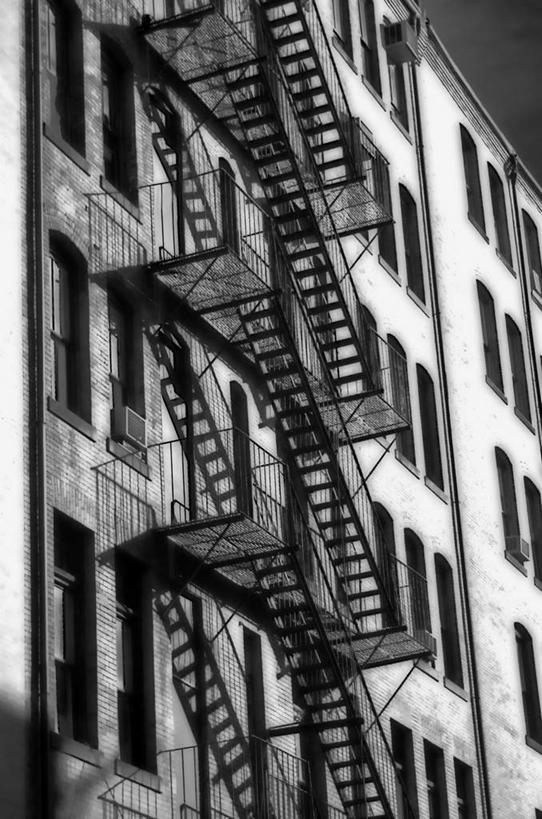 无人,家,栏杆,竖图,室外,白天,仰视,度假,美景,窗户,楼梯,城市风光,城市,一排,许多,阴影,整齐,光线,扶手,影子,房屋,阶梯,屋子,景观,公寓,娱乐,洋房,护栏,楼房,玻璃窗,台阶,住宅,排列,阳光,享受,休闲,景色,放松,队列,彩图,低角度拍摄,房子