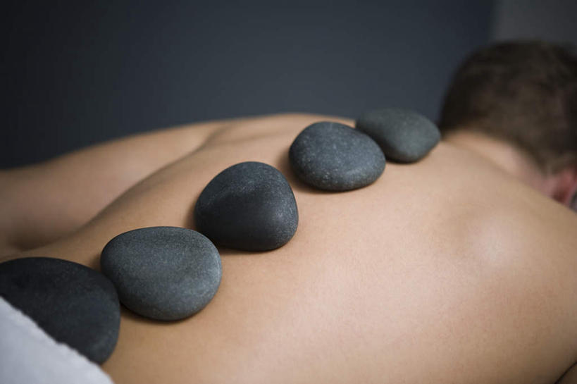 西方人,一个人,躺,横图,俯视,室内,特写,白天,石头,欧洲,欧洲人,仅一个男性,仅一个人,五个,一排,许多,阴影,整齐,反射,纺织物,石子,影子,裸露,排列,仅一个年轻男性,黑色,毛巾,趴着,清洁,鹅卵石,保暖,队列,裸,按摩石,透气,防水,储水,耐磨,吸水,卧着,男人,男性,年轻男性,白种人,石块,趴,躺着,卧,半身,彩图,高角度拍摄