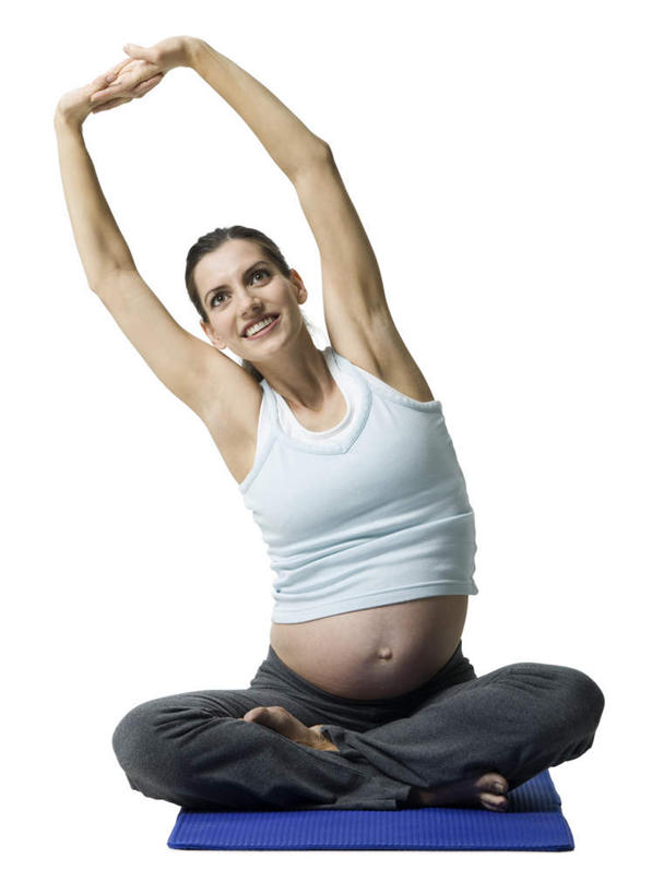 西方人,孕妇,一个人,坐,举,笑,盘腿,微笑,露齿笑,竖图,室内,白天,白色背景,正面,衣架,欧洲,欧洲人,仅一个年轻女性,仅一个女性,仅一个人,阴影,服装,反射,背心,毯子,影子,注视,衣服,蓝色,瑜伽垫,垫子,观察,看,托,怀孕,摄影,服饰,影棚,观看,察看,待产,衣着,穿着,关注,瑜伽毯,妊娠,准妈妈,衣饰,年轻女性,女人,女性,白种人,产妇,挂衣架,晾衣架,举起,举手,举着,盘腿而坐,盘膝,盘着腿的,盘着腿坐,双腿交叉,向上举,向上伸,向上托,坐着,彩图,全身,影棚拍摄,拍摄