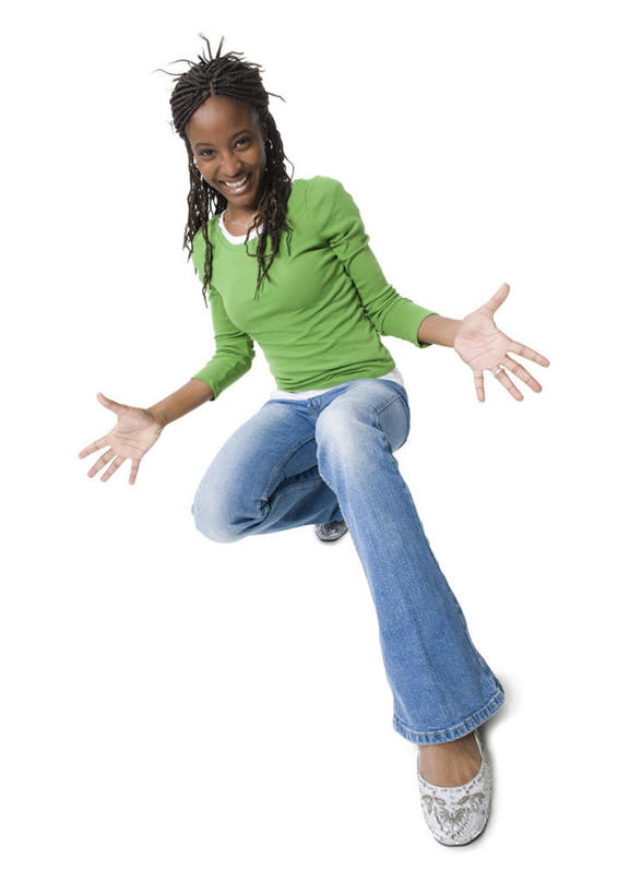 西方人,一个人,蹲,笑,微笑,露齿笑,竖图,室内,白天,白色背景,正面,欧洲,非洲,黑人,欧洲人,仅一个年轻女性,仅一个女性,仅一个人,阴影,服装,裤子,反射,影子,注视,牛仔裤,休闲装,衣服,绿色,观察,看,双手摊开,休闲,休闲服,无奈,摄影,服饰,影棚,观看,遗憾,烦恼,察看,关注,可惜,无计可施,惋惜,怜惜,无语,年轻女性,女人,女性,非洲人,蹲着,彩图,全身,影棚拍摄,拍摄