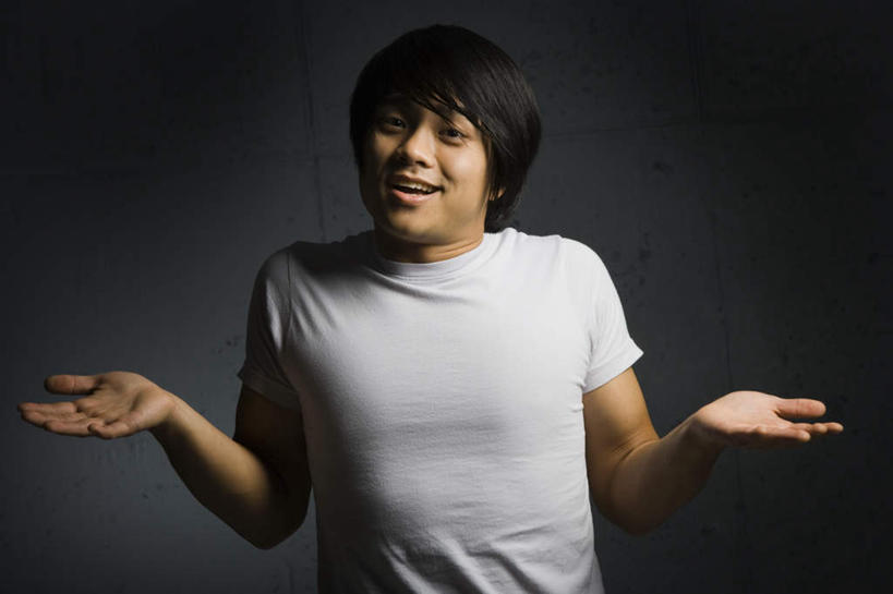 东方人,一个人,站,笑,微笑,露齿笑,横图,室内,白天,正面,亚洲,仅一个男性,仅一个人,仅一个中年男性,灰色背景,服装,注视,休闲装,黄种人,衣服,白色,观察,看,双手摊开,站着,休闲,休闲服,无奈,摄影,服饰,影棚,观看,遗憾,烦恼,察看,关注,可惜,无计可施,惋惜,怜惜,无语,男人,男性,中年男性,亚洲人,站立,半身,彩图,影棚拍摄,拍摄