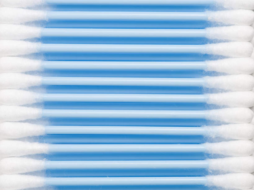 无人,横图,俯视,室内,特写,白天,白色背景,静物,一排,一群,许多,整齐,很多,排列,蓝色,白色,棉花棒,棉签,摄影,影棚,队列,棉棒,擦拭棒,彩图,高角度拍摄,影棚拍摄,拍摄