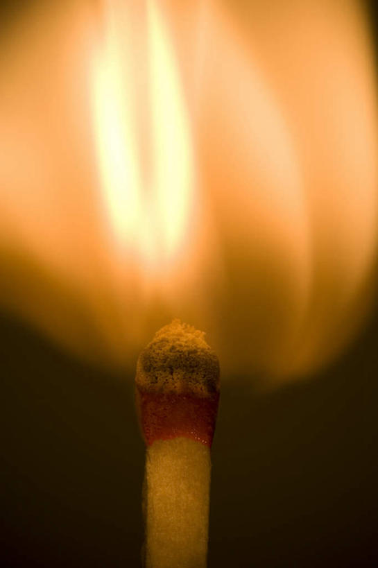无人,竖图,室内,特写,白天,正面,热情,静物,火,棕色背景,火柴,火焰,燃烧,一个,摄影,影棚,单个,洋火,火柴梗,取火工具,彩图,影棚拍摄,拍摄