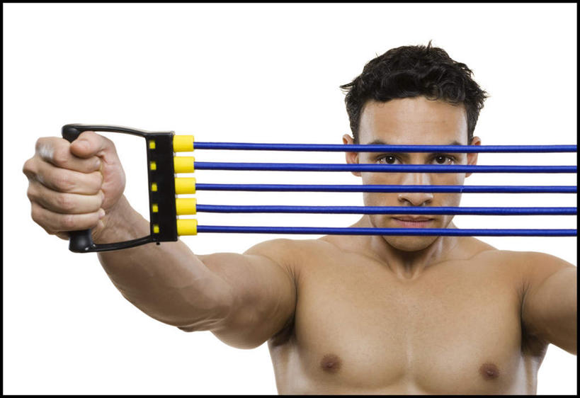 西方人,肌肉,健壮,一个人,站,横图,室内,白天,白色背景,正面,欧洲,欧洲人,仅一个男性,仅一个人,仅一个中年男性,握,拿,拿着,注视,运动器械,裸露,观察,看,站着,健康,健身器械,活力,力量,握着,摄影,影棚,观看,青春,察看,强壮,关注,裸,健身器材,拉力器,男人,男性,中年男性,白种人,站立,半身,彩图,影棚拍摄,拍摄,运动器材