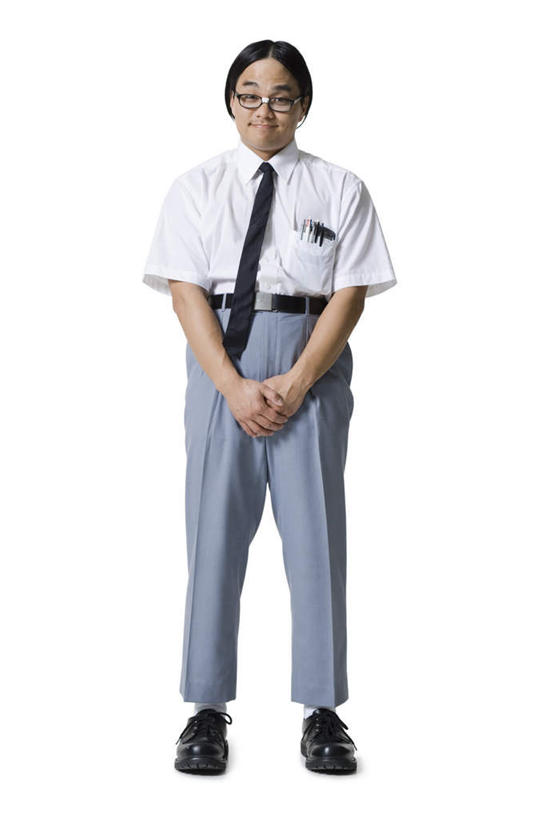 东方人,一个人,站,双手交叉,竖图,室内,白天,白色背景,正面,制服,亚洲,仅一个男性,仅一个人,服装,笔,眼镜,办公用品,领带,注视,黄种人,腰带,水笔,文具,仅一个年轻男性,衣服,学习用品,观察,看,站着,校服,摄影,服饰,影棚,观看,皮带,文具用品,察看,象征,衣着,庄重,穿着,关注,身份,近视眼镜,配饰,学生服,正式,地位,裤带,衣饰,男人,男性,年轻男性,亚洲人,十字手,站立,彩图,全身,影棚拍摄,拍摄