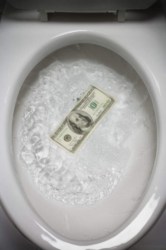 无人,竖图,俯视,室内,特写,白天,钱,水,生活用品,波纹,透明,钱币,液体,马桶,气泡,水滴,涟漪,漩涡,水泡,水珠,水纹,泡泡,钞票,金融,纸币,座便器,经济,圆弧,卫浴,流通,纸钞,贸易,子孙桶,货币,现金,彩图,高角度拍摄