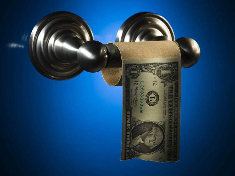 无人,横图,室内,特写,白天,正面,钱,美元,生活用品,静物,金属制品,吊挂,悬挂,阴影,蓝色背景,反射,金属,标志,钱币,数字,文字,影子,字符,美金,挂,标识,一个,日用品,钞票,金融,纸币,摄影,阿拉伯数字,影棚,经济,单个,美圆,流通,纸钞,贸易,卷纸架,卷纸器,货币,现金,彩图,影棚拍摄,拍摄