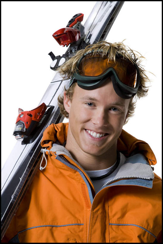 西方人,一个人,站,笑,微笑,露齿笑,竖图,室内,白天,白色背景,正面,安全,欧洲,欧洲人,仅一个男性,仅一个人,服装,眼镜,防护,注视,运动器械,仅一个年轻男性,衣服,观察,看,站着,温暖,健身器械,摄影,服饰,影棚,观看,保暖,护目镜,保护,滑雪板,察看,御寒,关注,保险,健身器材,滑雪服,滑雪装备,保全,周全,安稳,安定,安全防护眼镜,竞技服,旅游服,冬装,平安,男人,男性,年轻男性,白种人,站立,半身,彩图,影棚拍摄,拍摄,防护眼镜,运动器材