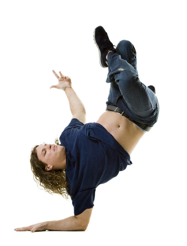 西方人,一个人,举,竖图,室内,白天,白色背景,正面,跳舞,欧洲,欧洲人,仅一个男性,仅一个人,撑,阴影,服装,反射,影子,注视,休闲装,仅一个年轻男性,衣服,观察,看,托,休闲,休闲服,摄影,服饰,影棚,观看,察看,撑着,关注,舞姿,霹雳舞,男人,男性,年轻男性,白种人,举起,举手,举着,抬头,向上举,向上伸,向上托,仰头,彩图,全身,影棚拍摄,拍摄,舞蹈