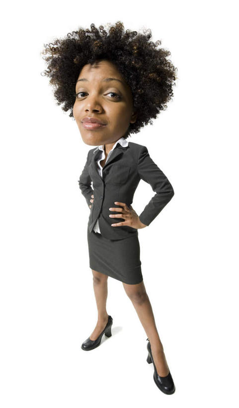 西方人,头发,一个人,商务人士,商务女性,站,笑,微笑,露齿笑,竖图,室内,白天,白色背景,正面,欧洲,非洲,黑人,欧洲人,仅一个年轻女性,仅一个女性,仅一个人,阴影,套装,服装,反射,影子,注视,休闲装,手叉腰,衣服,黑色,叉腰,观察,看,站着,休闲,休闲服,摄影,服饰,影棚,观看,幽默,察看,双手叉腰,关注,商务装,诙谐,工薪阶层,风趣,年轻女性,女人,女性,非洲人,卷发,白领,上班族,抬头,仰头,站立,彩图,全身,影棚拍摄,拍摄,短发