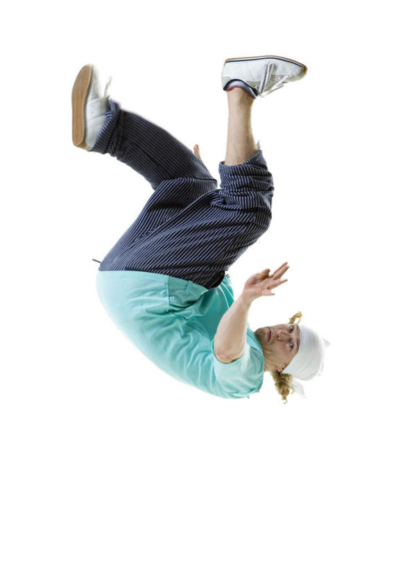 西方人,一个人,举,竖图,室内,白天,白色背景,侧面,跳舞,欧洲,欧洲人,仅一个男性,仅一个人,撑,阴影,服装,裤子,反射,头巾,影子,注视,牛仔裤,休闲装,仅一个年轻男性,衣服,观察,看,托,休闲,休闲服,摄影,服饰,影棚,观看,察看,撑着,关注,舞姿,霹雳舞,男人,男性,年轻男性,白种人,举起,举手,举着,向上举,向上伸,向上托,彩图,全身,影棚拍摄,拍摄,舞蹈