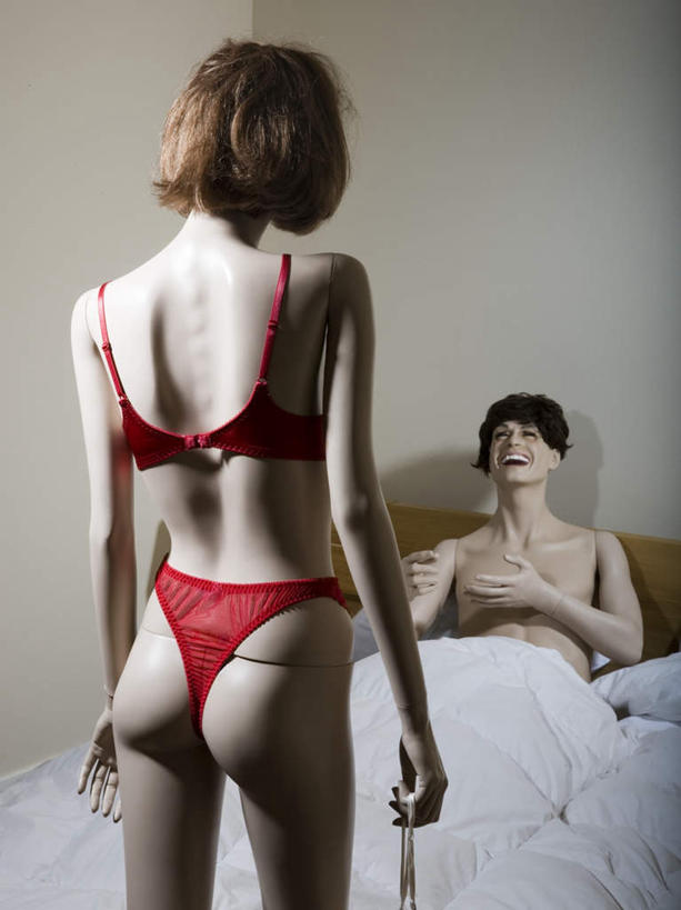 西方人,背部,两个人,夫妻,站,躺,竖图,室内,白天,正面,爱情,床,卧室,欧洲,欧洲人,内衣,墙,双人床,床单,浪漫,注视,被子,裸露,墙壁,墙面,观察,看,站着,胸罩,文胸,恩爱,恋人,观看,察看,被单,关注,裸,乳罩,胸衣,卧着,男人,男性,年轻男性,年轻女性,女人,女性,白种人,夫妇,情侣,躺着,卧,站立,半身,彩图,睡房,卧房,伴侣