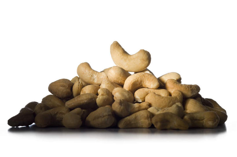 无人,横图,室内,特写,白天,白色背景,正面,一堆,许多,阴影,堆叠,堆积,反射,影子,坚果,黄色,干果,摄影,影棚,堆,腰果,鸡腰果,介寿果,彩图,影棚拍摄,拍摄