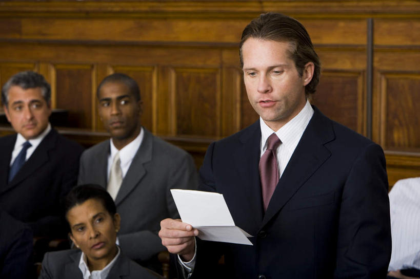 西方人,四个人,律师,站,横图,室内,白天,正面,衬衫,西装,欧洲,非洲,黑人,欧洲人,握,套装,服装,正装,材料,档案,文件,纸,法院,拿,拿着,注视,职业装,衣服,手稿,资料,观察,看,站着,握着,服饰,观看,证明,察看,法庭,衣着,穿着,关注,文档,陪审团,衣饰,男人,男性,女人,女性,中年男性,中年女性,白种人,非洲人,法律家,法学家,站立,半身,彩图,衬衣