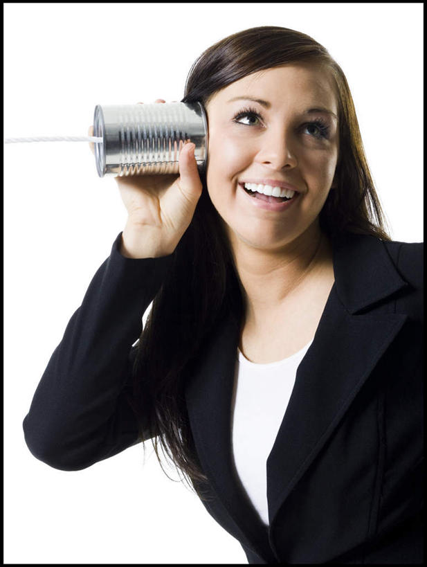 西方人,一个人,站,笑,微笑,露齿笑,竖图,室内,白天,白色背景,正面,金属制品,欧洲,欧洲人,仅一个年轻女性,仅一个女性,仅一个人,握,服装,金属,包装,罐子,拿,听,拿着,注视,休闲装,饮料,衣服,黑色,容器,观察,看,站着,休闲,休闲服,握着,摄影,服饰,影棚,易拉罐,观看,察看,关注,听筒,年轻女性,女人,女性,白种人,站立,半身,彩图,影棚拍摄,拍摄