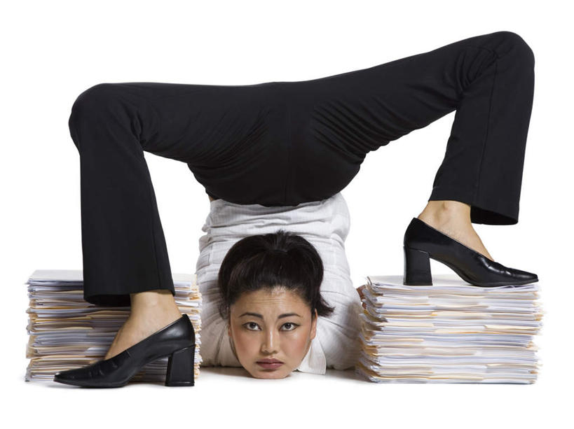 东方人,一个人,商务人士,商务女性,横图,室内,白天,白色背景,正面,锻炼,运动,亚洲,仅一个年轻女性,仅一个女性,仅一个人,一排,许多,撑,倒立,套装,整齐,材料,档案,文件,纸,很多,注视,黄种人,排列,杂技,手稿,资料,观察,看,活力,摄影,影棚,观看,堆,证明,察看,撑着,优美,队列,关注,文档,商务装,工薪阶层,柔术,体育,年轻女性,女人,女性,亚洲人,白领,上班族,彩图,全身,影棚拍摄,健身,拍摄,柔身术,软功