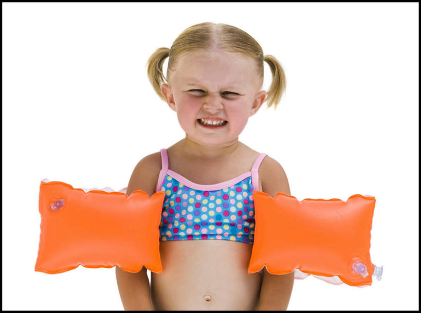 游泳,西方人,儿童,一个人,闭眼,横图,室内,白天,白色背景,正面,泳装,比基尼,纯洁,欧洲,欧洲人,仅一个女性,仅一个人,救生圈,塑料,小孩,塑料制品,游泳圈,仅一个小孩,可爱,童年,童趣,摄影,充气,影棚,救生,童真,烂漫,无邪,泅水,天真,女孩,女人,女性,白种人,孩子,闭眼睛,闭着眼,闭着眼睛,半身,彩图,影棚拍摄,三点式,泳衣,拍摄,浮圈,手臂浮圈,手臂圈,手臂游泳圈,女生